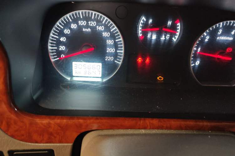 Used Foton Scenic G5 2023 2.0L Gasoline Commercial Version Passenger Van 7/9 Seats Model 1TZS Odometer Close Up
