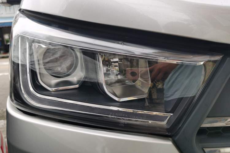 Used Foton Scenic G5 2023 2.0T Diesel Professional Edition Clear-Window 5-9 Seater 4F20TC3 Right Front Headlight