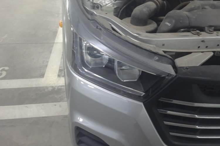 Used Foton Scenic G5 2023 2.0L Gasoline Commercial Version Open-Window 5/6-Seater DAN20L Right Front Headlight