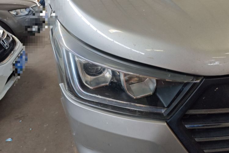Used Foton Scenic G5 2023 2.0L Gasoline Commercial Version Passenger Van 7/9 Seats Model 1TZS Right Front Headlight