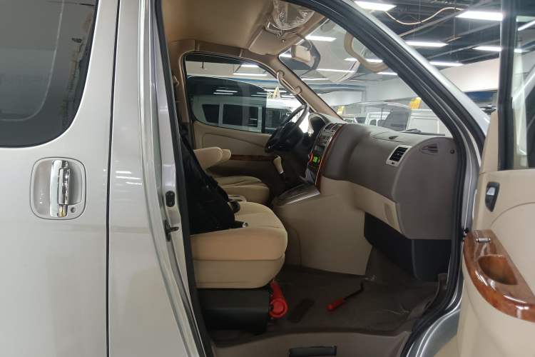 Used Foton Scenic G5 2023 2.4L Gasoline Commercial & Travel Professional Edition Clear-Window 5/9-Seater 4K22D4M Right Front Seat