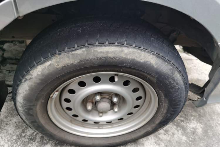 Used Foton Scenic G5 2023 2.0T Diesel Professional Edition Clear-Window 5-9 Seater 4F20TC3 Right Front Wheel Hub