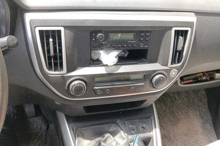 Used Foton Scenic G5 2023 2.0L Gasoline Commercial Version Open-Window 5/6-Seater DAN20L Audio And AC Panel