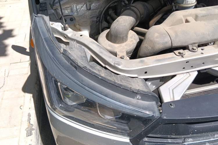 Used Foton Scenic G5 2023 2.0L Gasoline Commercial Version Open-Window 5/6-Seater DAN20L Engine Bay Right
