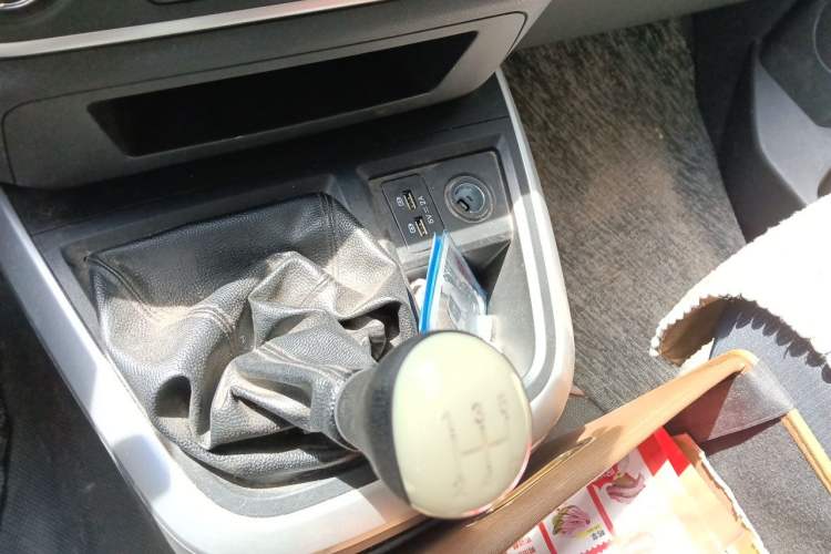 Used Foton Scenic G5 2023 2.0L Gasoline Commercial Version Open-Window 5/6-Seater DAN20L Gear Lever