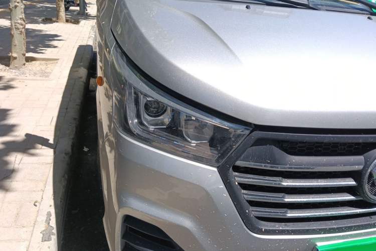 Used Foton Scenic G5 2023 2.0L Gasoline Commercial Version Open-Window 5/6-Seater DAN20L Right Front Headlight