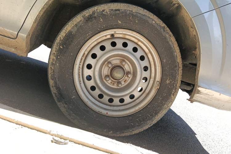 Used Foton Scenic G5 2023 2.0L Gasoline Commercial Version Open-Window 5/6-Seater DAN20L Right Front Wheel Hub