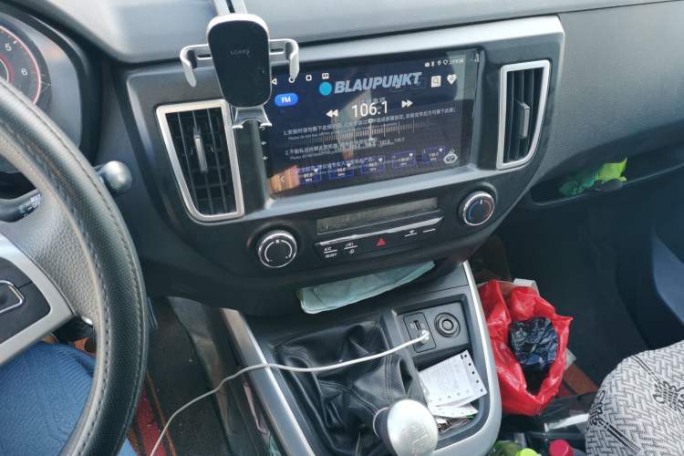 Used Foton Scenic G5 2024 2.0L Gasoline Commercial Version Open-Window 5/6-Seater DAN20L Audio And AC Panel