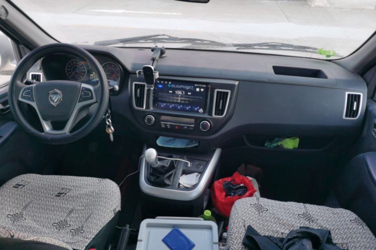 Used Foton Scenic G5 2024 2.0L Gasoline Commercial Version Open-Window 5/6-Seater DAN20L Center Console