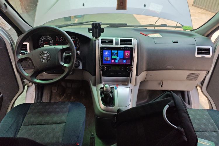 Used Foton Scenic G5 2024 2.0T Diesel Professional Edition Open-Window 5-9 Seater 4F20TC3 Center Console