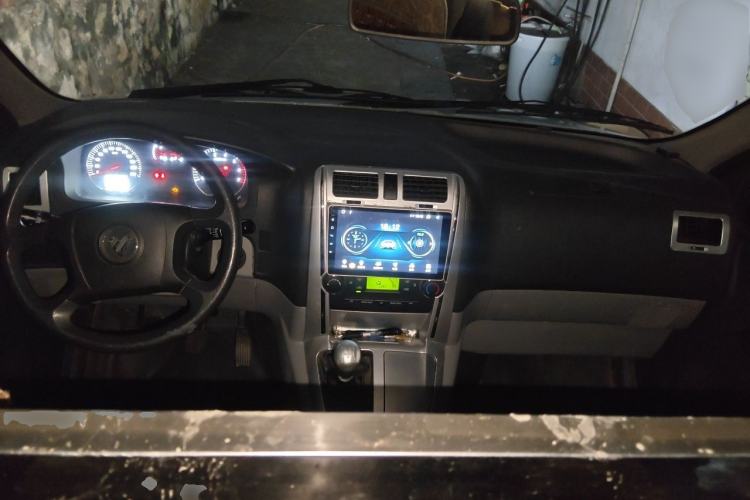 Used Foton Scenic G5 2024 2.4L Gasoline Professional Edition Clear-Window 5-9 Seater 4K22D4M Center Console
