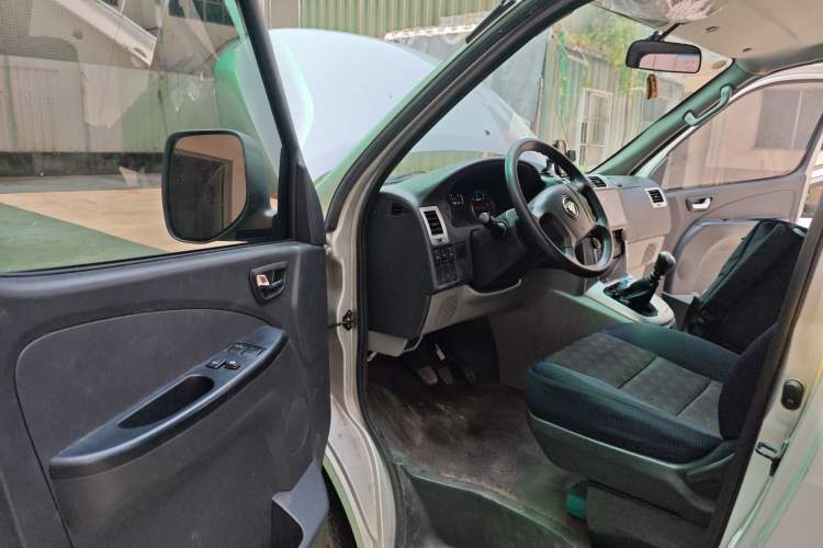 Used Foton Scenic G5 2024 2.0T Diesel Professional Edition Open-Window 5-9 Seater 4F20TC3 Driver Seat