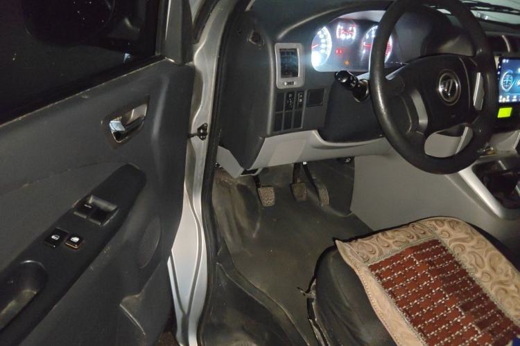Used Foton Scenic G5 2024 2.4L Gasoline Professional Edition Clear-Window 5-9 Seater 4K22D4M Driver Seat