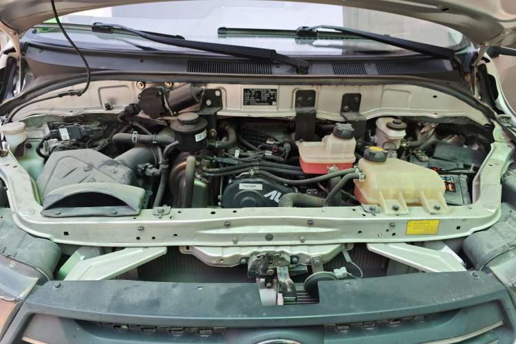 Used Foton Scenic G5 2024 2.0T Diesel Professional Edition Open-Window 5-9 Seater 4F20TC3 Engine Bay