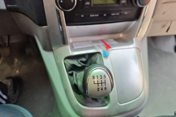 Used Foton Scenic G5 2024 2.0T Diesel Professional Edition Open-Window 5-9 Seater 4F20TC3 Gear Lever