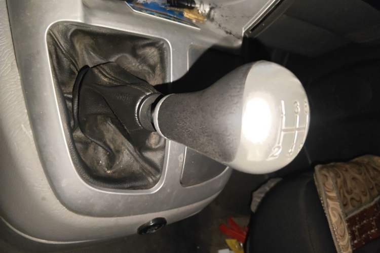 Used Foton Scenic G5 2024 2.4L Gasoline Professional Edition Clear-Window 5-9 Seater 4K22D4M Gear Lever