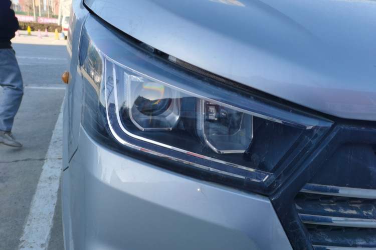 Used Foton Scenic G5 2024 2.0L Gasoline Commercial Version Open-Window 5/6-Seater DAN20L Right Front Headlight