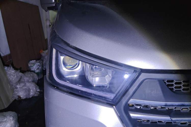 Used Foton Scenic G5 2024 2.4L Gasoline Professional Edition Clear-Window 5-9 Seater 4K22D4M Right Front Headlight