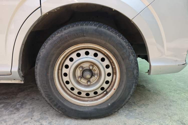 Used Foton Scenic G5 2024 2.0T Diesel Professional Edition Open-Window 5-9 Seater 4F20TC3 Right Front Wheel Hub