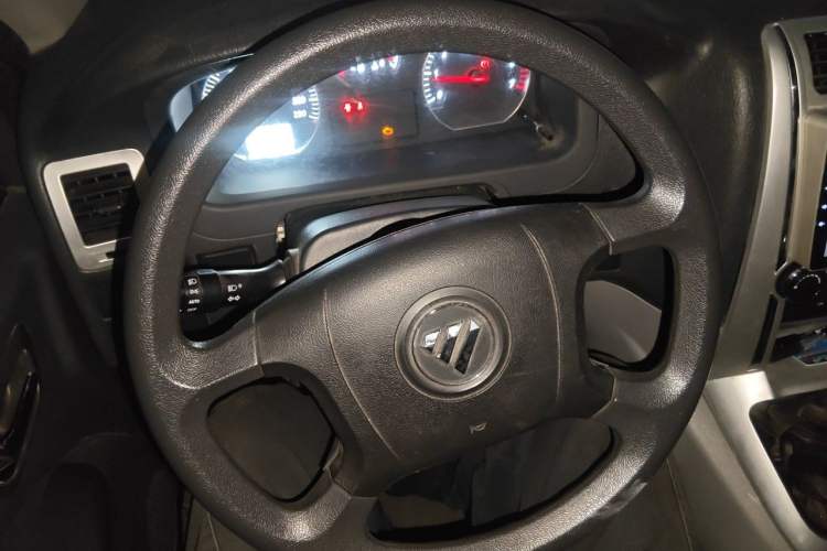 Used Foton Scenic G5 2024 2.4L Gasoline Professional Edition Clear-Window 5-9 Seater 4K22D4M Steering Wheel