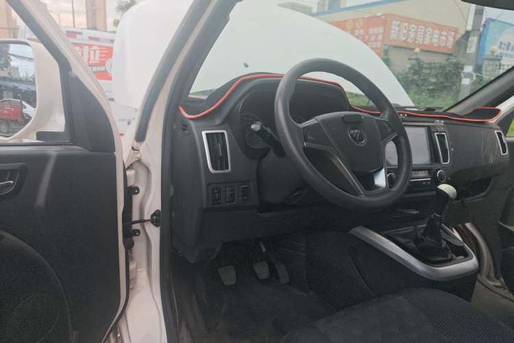Used Foton Scenic G5 2024 2.4L CNG Commercial Version Open-Window 5/6-Seater 4K22C4M Driver Seat