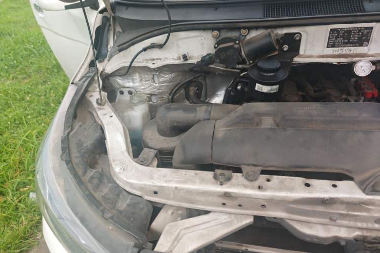 Used Foton Scenic G5 2024 2.4L CNG Commercial Version Open-Window 5/6-Seater 4K22C4M Engine Bay Right