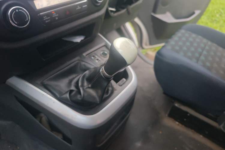 Used Foton Scenic G5 2024 2.4L CNG Commercial Version Open-Window 5/6-Seater 4K22C4M Gear Lever