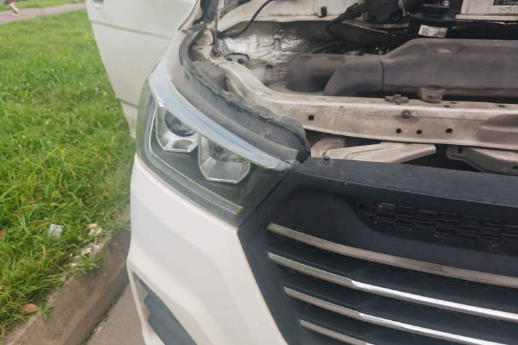 Used Foton Scenic G5 2024 2.4L CNG Commercial Version Open-Window 5/6-Seater 4K22C4M Right Front Headlight