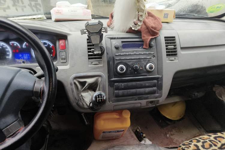 Used Foton Scenic G7 2020 2.4L Commercial Version Short Wheelbase Flat-Top 4-Seater Van China VI Emission Standard 4K22D4M Audio And AC Panel