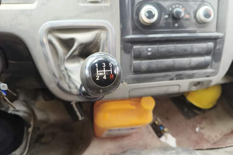 Used Foton Scenic G7 2020 2.4L Commercial Version Short Wheelbase Flat-Top 4-Seater Van China VI Emission Standard 4K22D4M Gear Lever