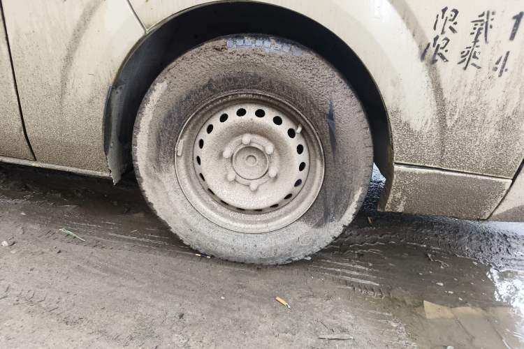 Used Foton Scenic G7 2020 2.4L Commercial Version Short Wheelbase Flat-Top 4-Seater Van China VI Emission Standard 4K22D4M Right Front Wheel Hub
