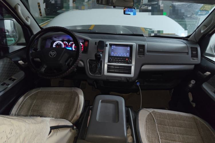 Used Foton Scenic G7 2014 2.0L Shangtong Version Short Wheelbase High Roof 486EQV4 Center Console