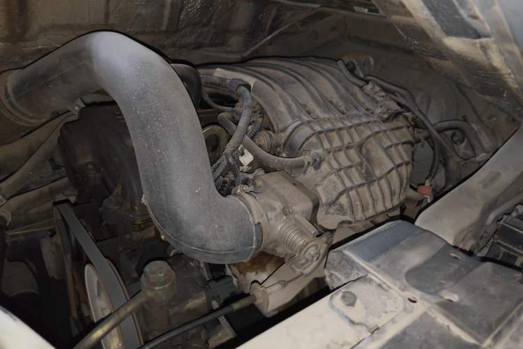 Used Foton Scenic G7 2014 2.0L Shangtong Version Short Wheelbase High Roof 486EQV4 Engine Bay