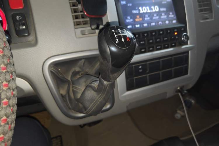 Used Foton Scenic G7 2014 2.0L Shangtong Version Short Wheelbase High Roof 486EQV4 Gear Lever