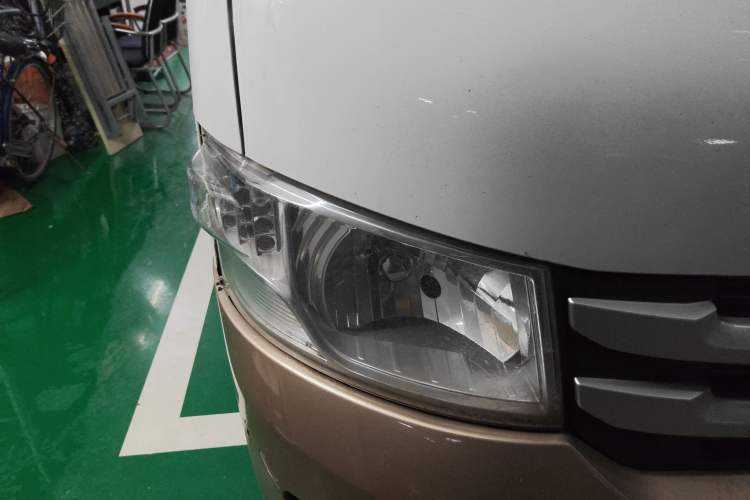 Used Foton Scenic G7 2014 2.0L Shangtong Version Short Wheelbase High Roof 486EQV4 Right Front Headlight