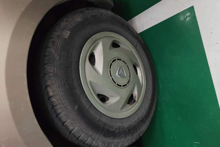 Used Foton Scenic G7 2014 2.0L Shangtong Version Short Wheelbase High Roof 486EQV4 Right Front Wheel Hub