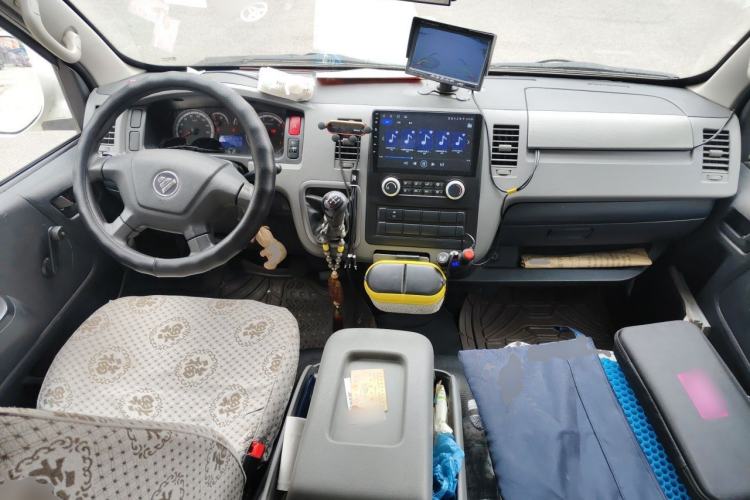 Used Foton Scenic G7 2014 2.0L Shangtong Version Short Wheelbase High Roof 486EQV4 Center Console