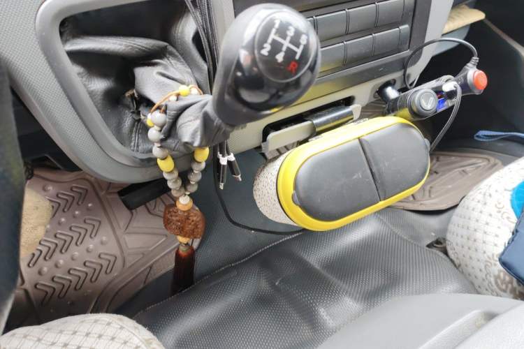 Used Foton Scenic G7 2014 2.0L Shangtong Version Short Wheelbase High Roof 486EQV4 Gear Lever