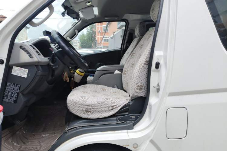 Used Foton Scenic G7 2014 2.0L Shangtong Version Short Wheelbase High Roof 486EQV4 Left Front Seat