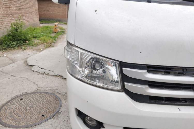 Used Foton Scenic G7 2014 2.0L Shangtong Version Short Wheelbase High Roof 486EQV4 Right Front Headlight