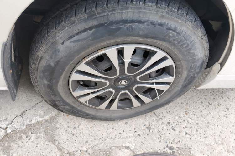 Used Foton Scenic G7 2014 2.0L Shangtong Version Short Wheelbase High Roof 486EQV4 Right Front Wheel Hub