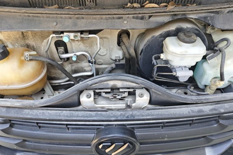 Used Foton Scenic G7 2015 2.0L Commercial Version Short Wheelbase Flat Roof – 486EQV4 Engine Bay