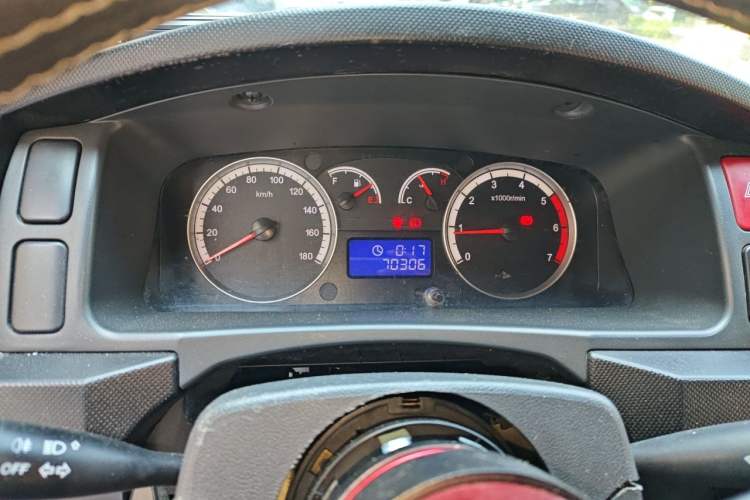 Used Foton Scenic G7 2015 2.0L Commercial Version Short Wheelbase Flat Roof – 486EQV4 Instrument Cluster