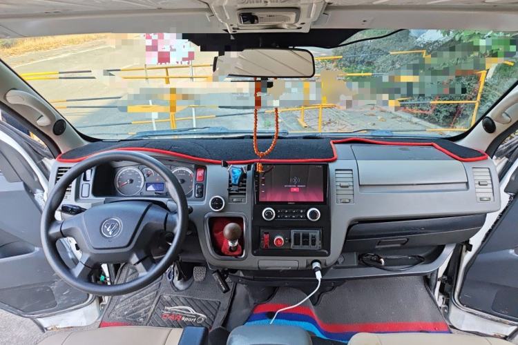 Used Foton Scenic G7 2015 2.0L Commercial Version Short Wheelbase High-Roof 486EQV4 Center Console