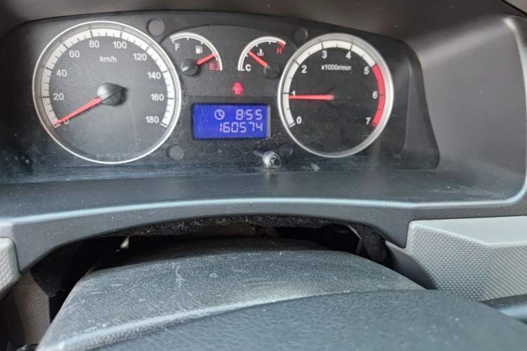 Used Foton Scenic G7 2015 2.0L Commercial Version Short Wheelbase High-Roof 486EQV4 Odometer Close Up