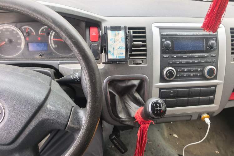 Used Foton Scenic G7 2015 2.0L Commercial Van Long Wheelbase High Roof – 4Q20M Audio And AC Panel