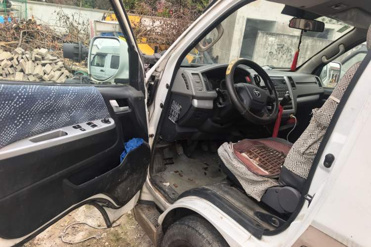 Used Foton Scenic G7 2015 2.0L Commercial Van Long Wheelbase High Roof – 4Q20M Driver Seat