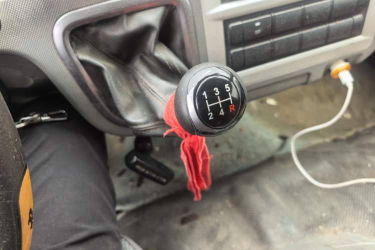 Used Foton Scenic G7 2015 2.0L Commercial Van Long Wheelbase High Roof – 4Q20M Gear Lever