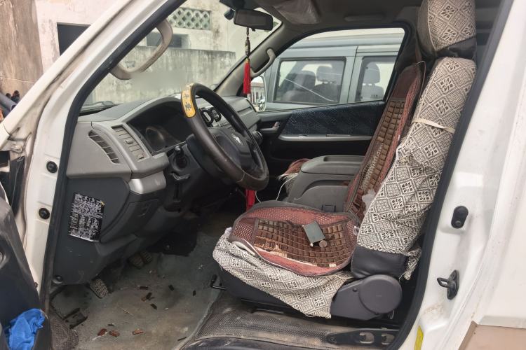 Used Foton Scenic G7 2015 2.0L Commercial Van Long Wheelbase High Roof – 4Q20M Left Front Seat