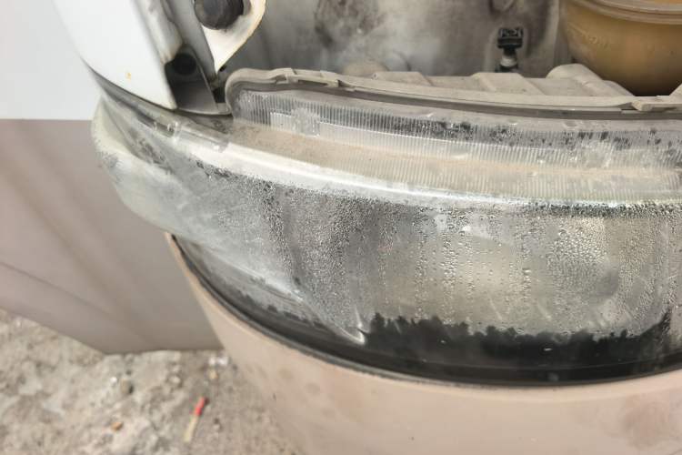 Used Foton Scenic G7 2015 2.0L Commercial Van Long Wheelbase High Roof – 4Q20M Right Front Headlight